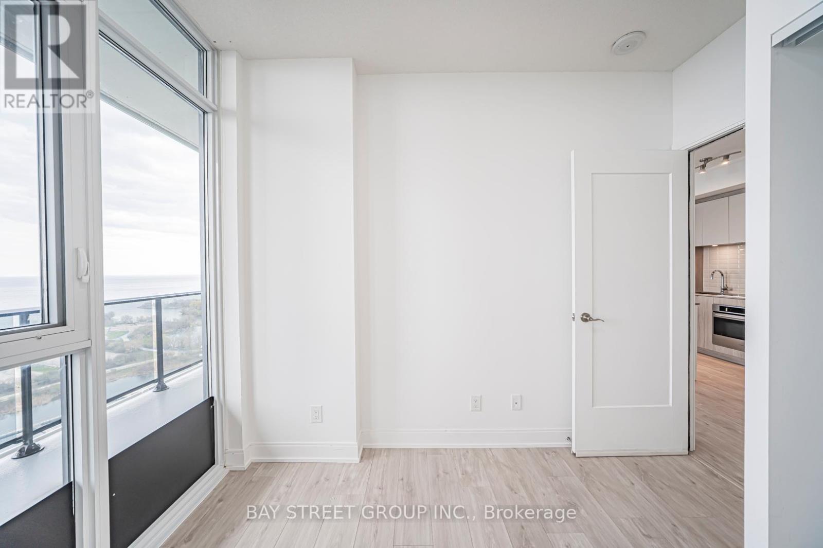 #2107 70 ANNIE CRAIG DRIVE - 20