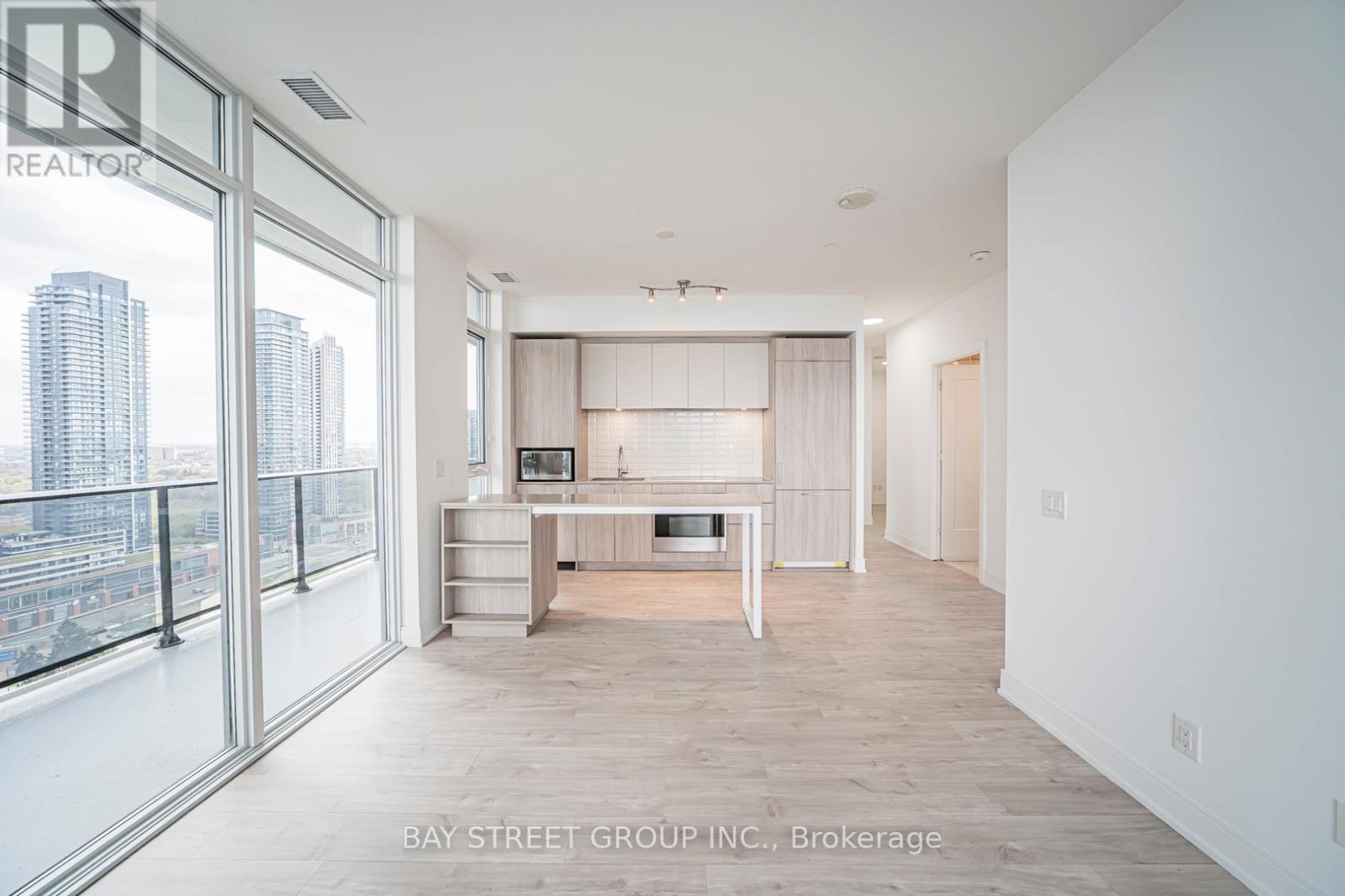 #2107 70 ANNIE CRAIG DRIVE - 9