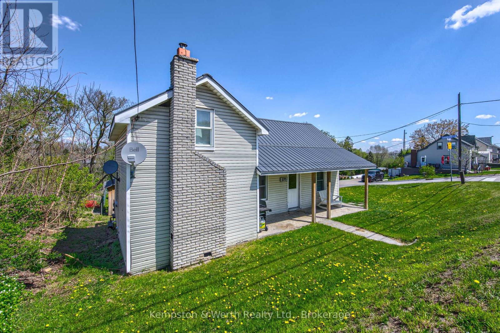 573 QUEEN STREET E - Image 3