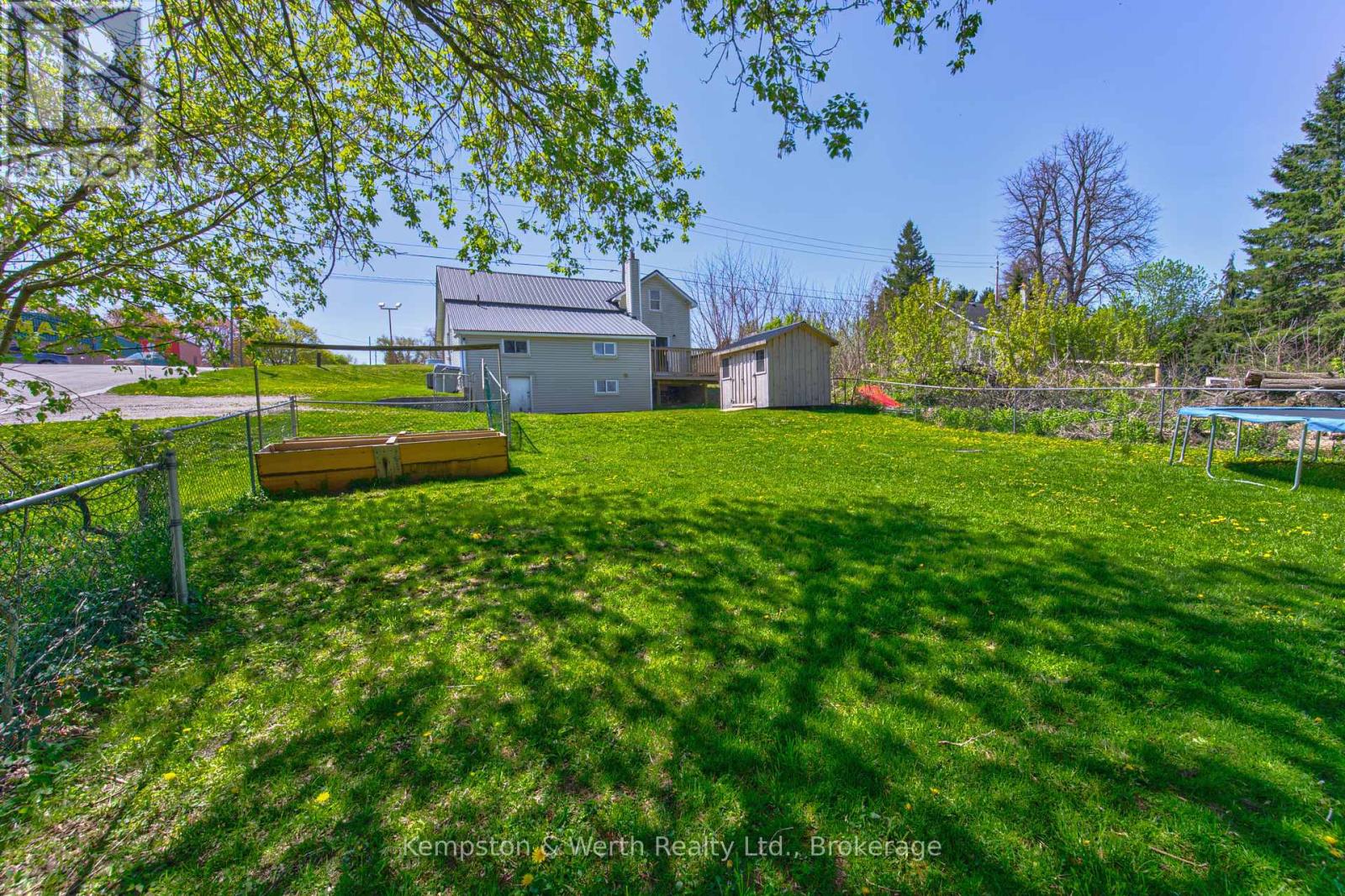 573 QUEEN STREET E - 34