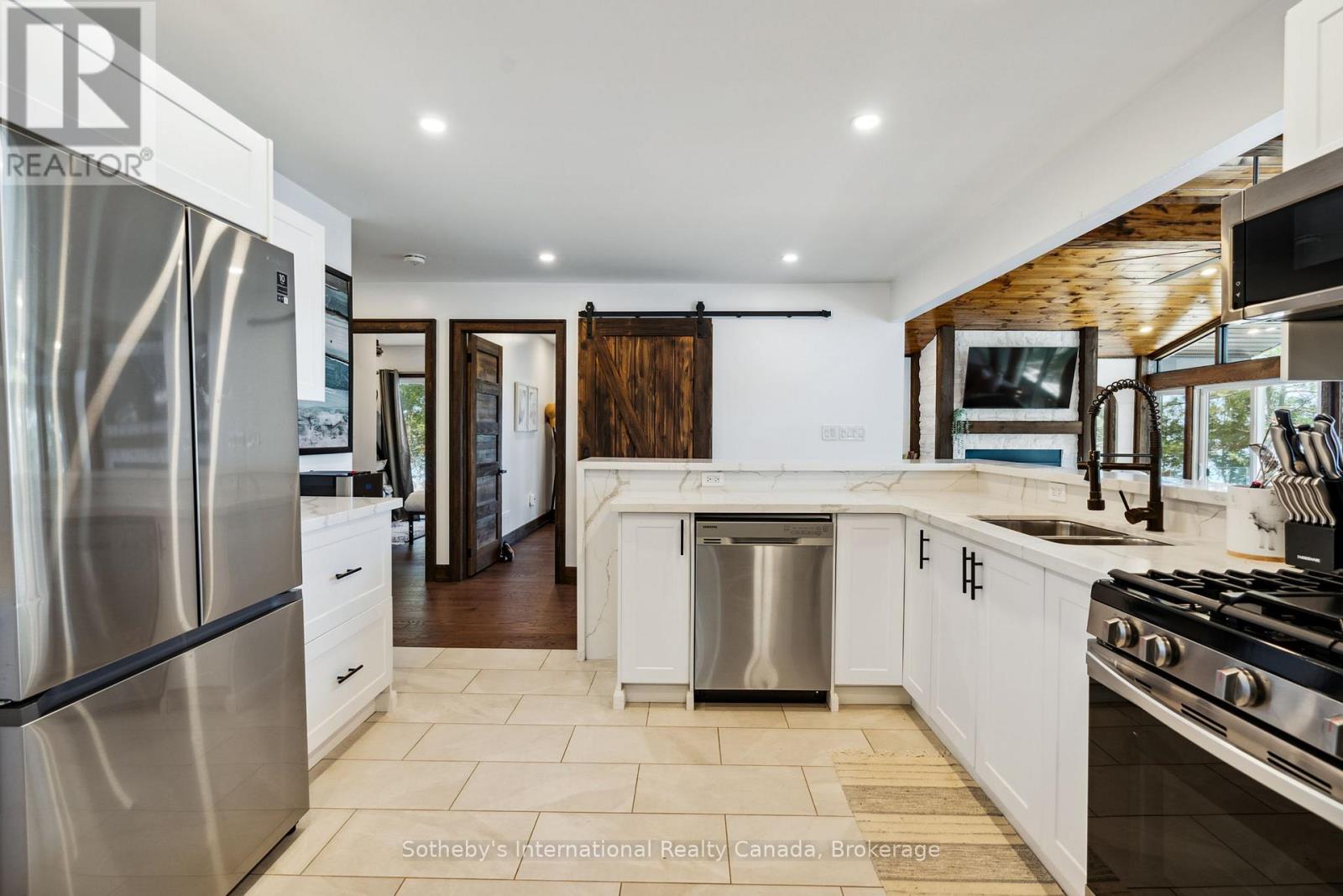 29 BEACHGROVE ISLAND 33LM - 11