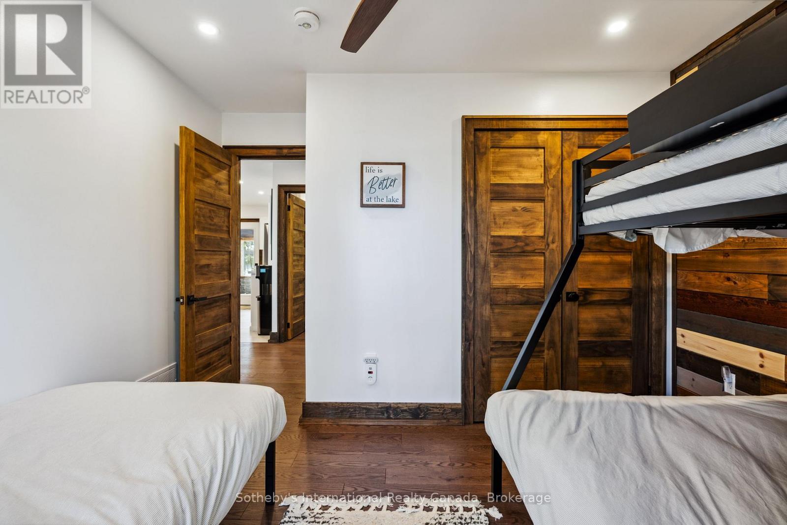 29 BEACHGROVE ISLAND 33LM - 24