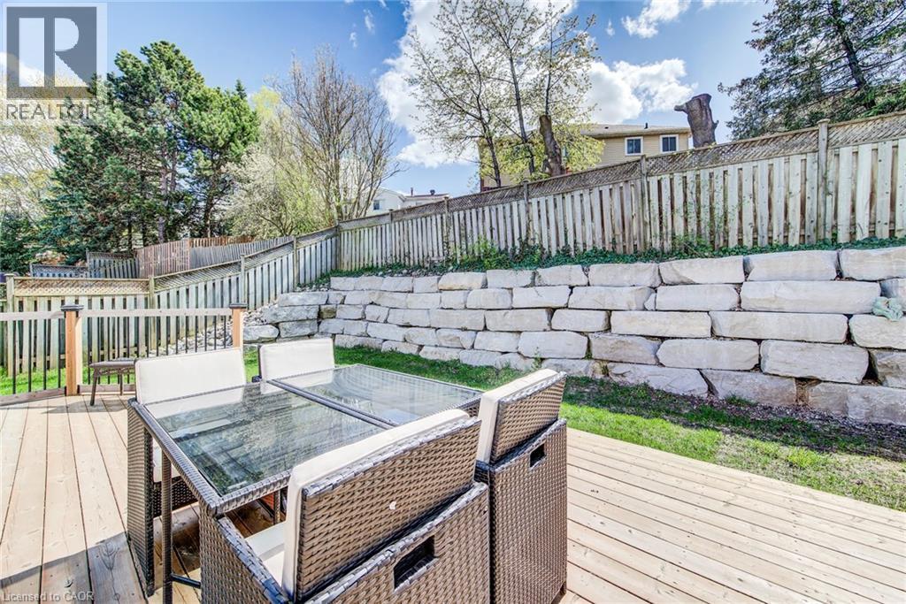 13 GATEVIEW Drive, Waterloo, Ontario, N2T1A3 — Photo 2