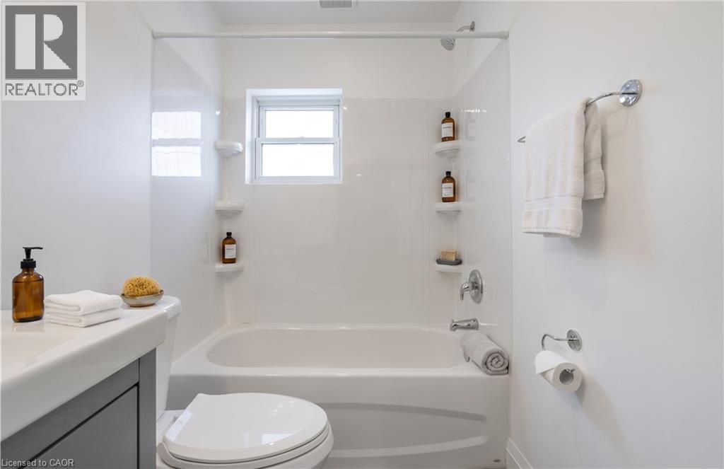 198 SHERMAN Avenue N Unit# 2, Hamilton, Ontario, L8L6M9 — Photo 3