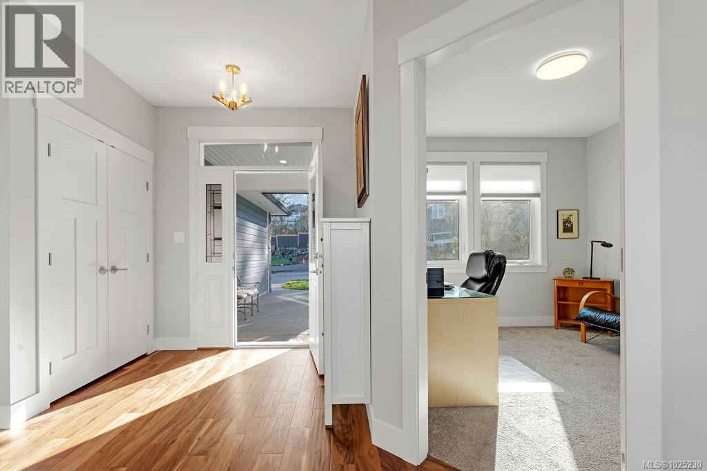 #5 720 Russell Rd - 24