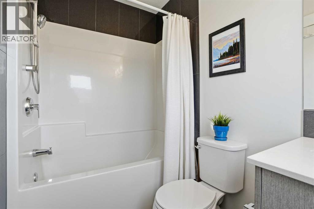 #70 111 Rainbow Falls Gate - 23