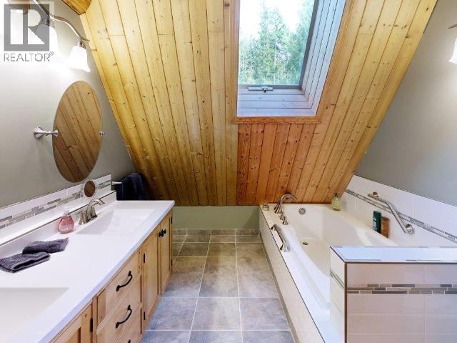 6-10289 FINN BAY ROAD, Powell River