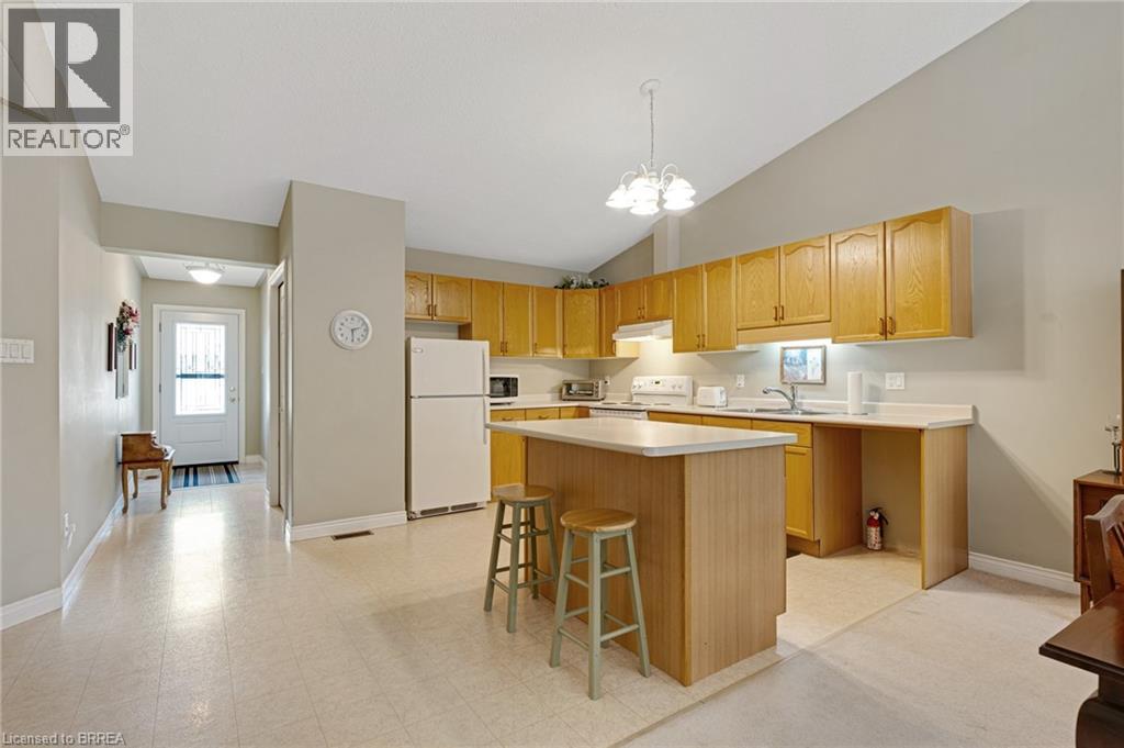 110 SOMERSET Road Unit# 4, Brantford, Ontario, N3R5A8 — Photo 3