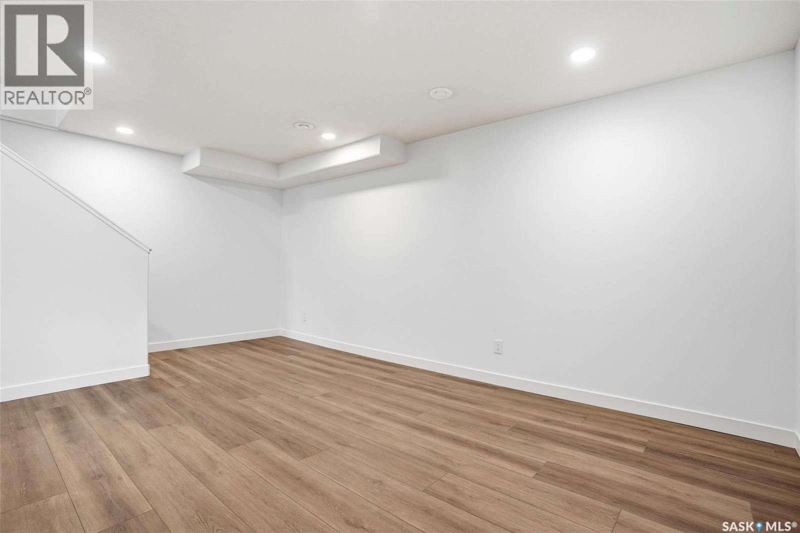 #340 McOrmond DRIVE - 27