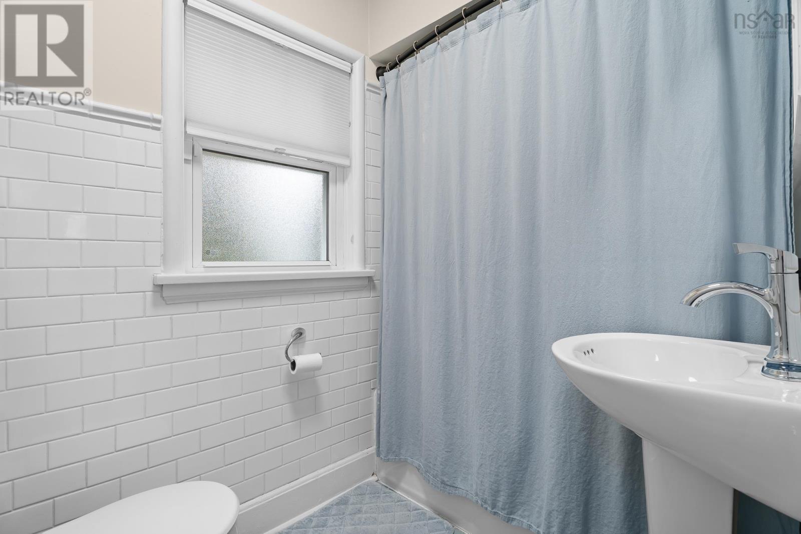Property 23 of 41 of 2764 Pacific Street