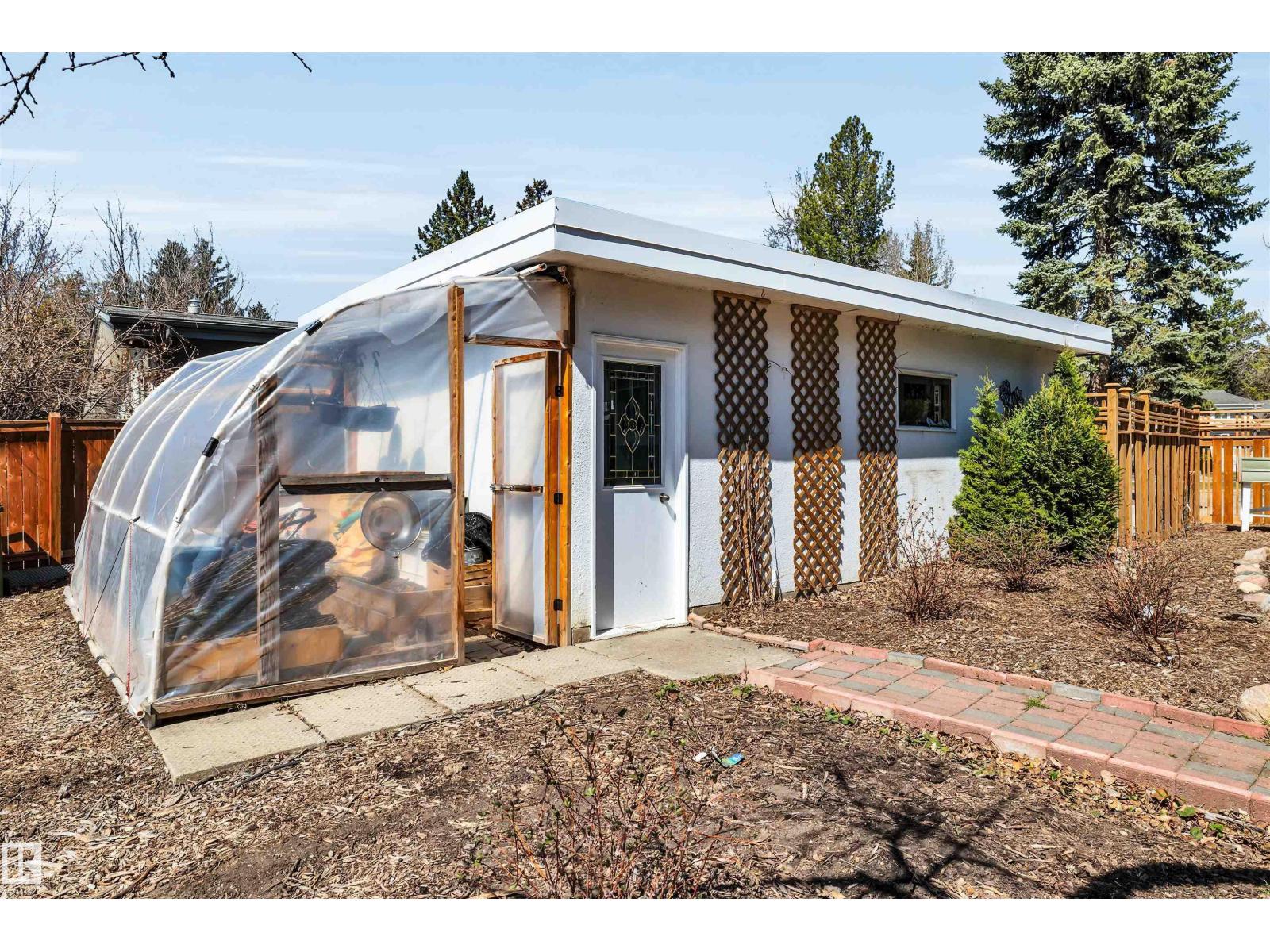 37 GLENMORE CR - 43