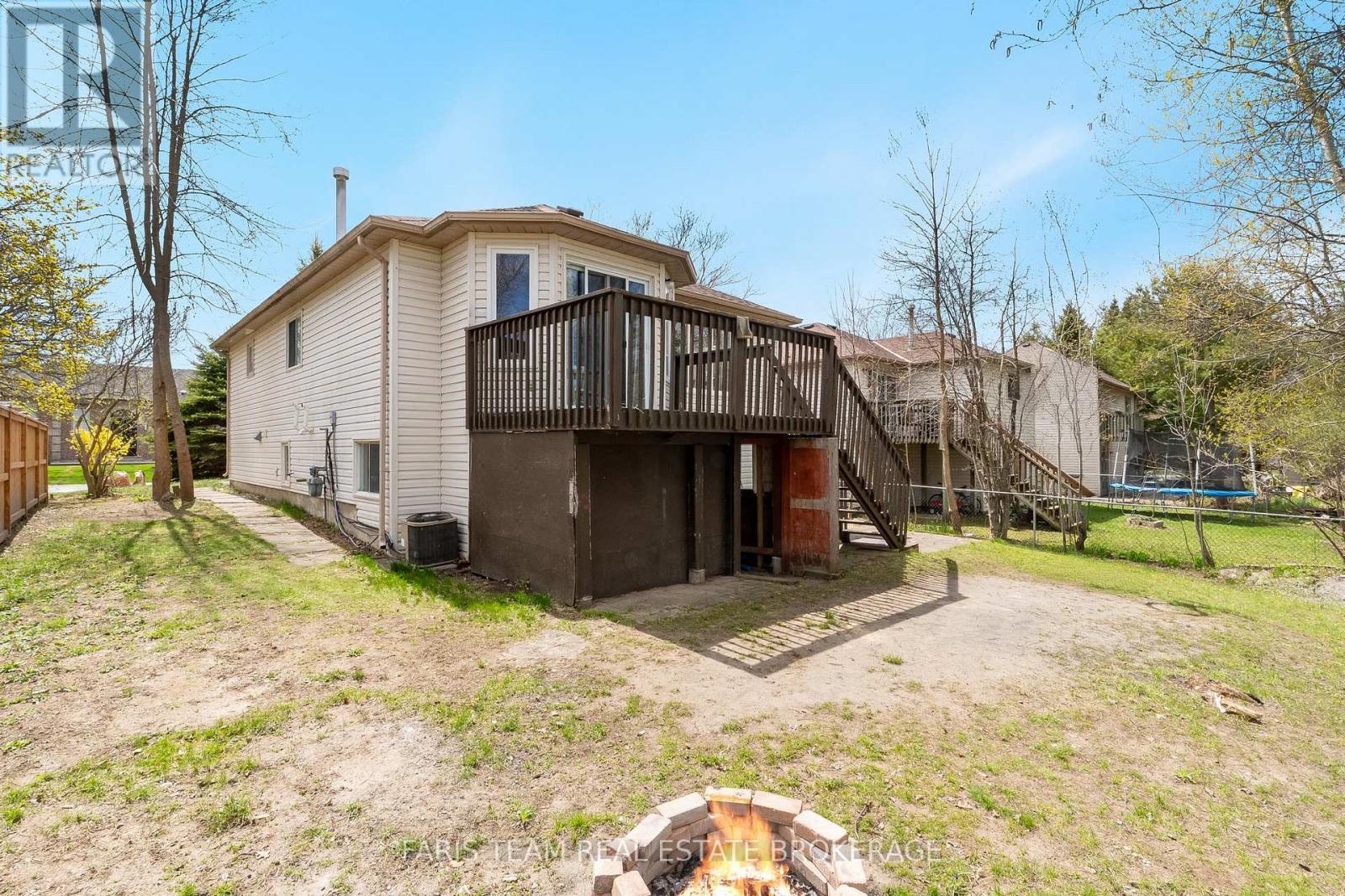 5 HARBOUR CRESCENT - 27