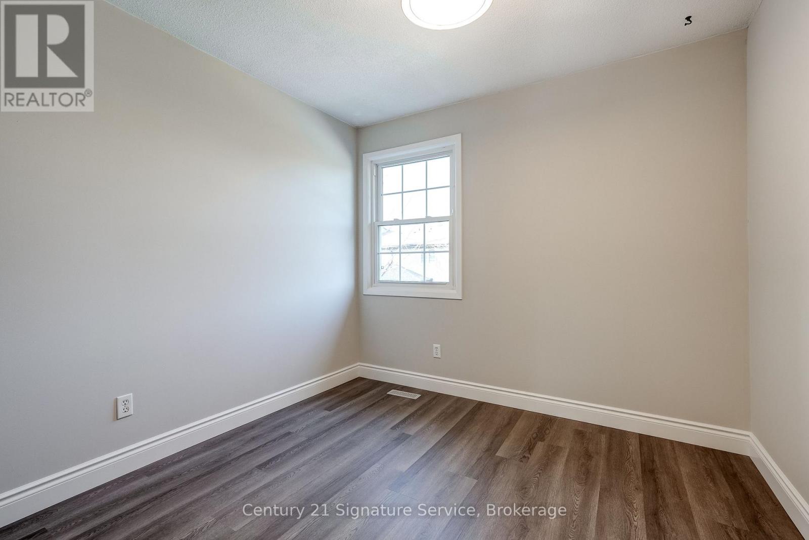 #177 1951 RATHBURN ROAD E - 21