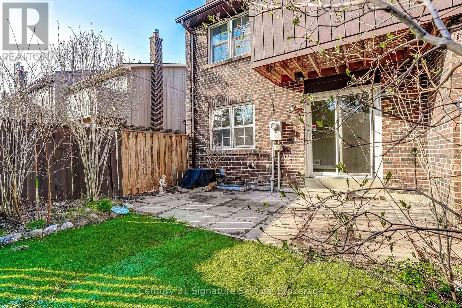 #177 1951 RATHBURN ROAD E - 32