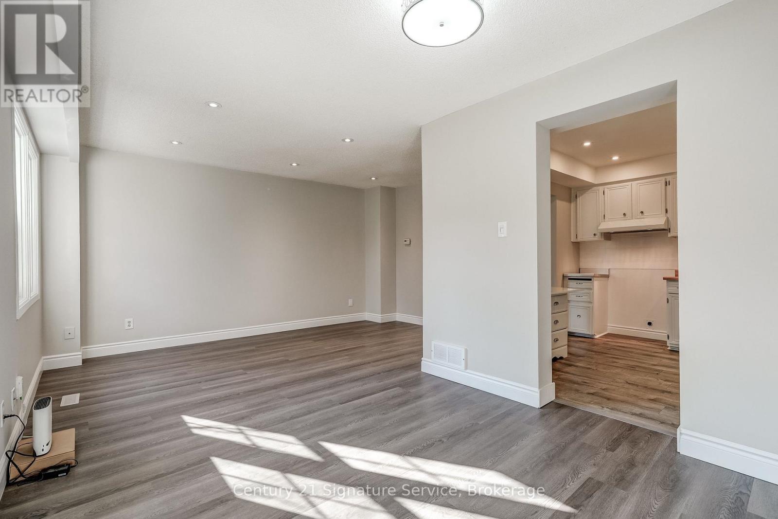 #177 1951 RATHBURN ROAD E - 13