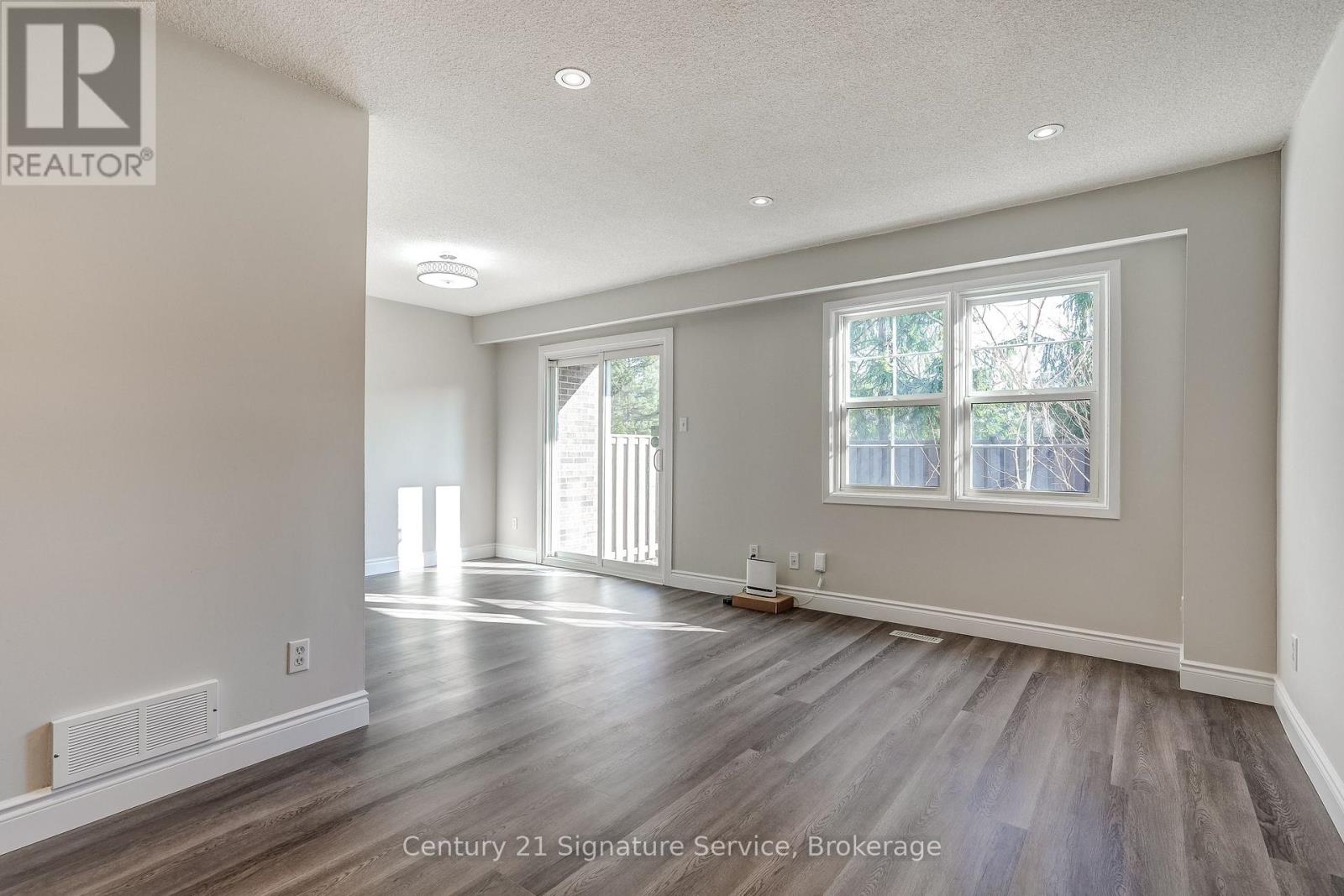 #177 1951 RATHBURN ROAD E - 9