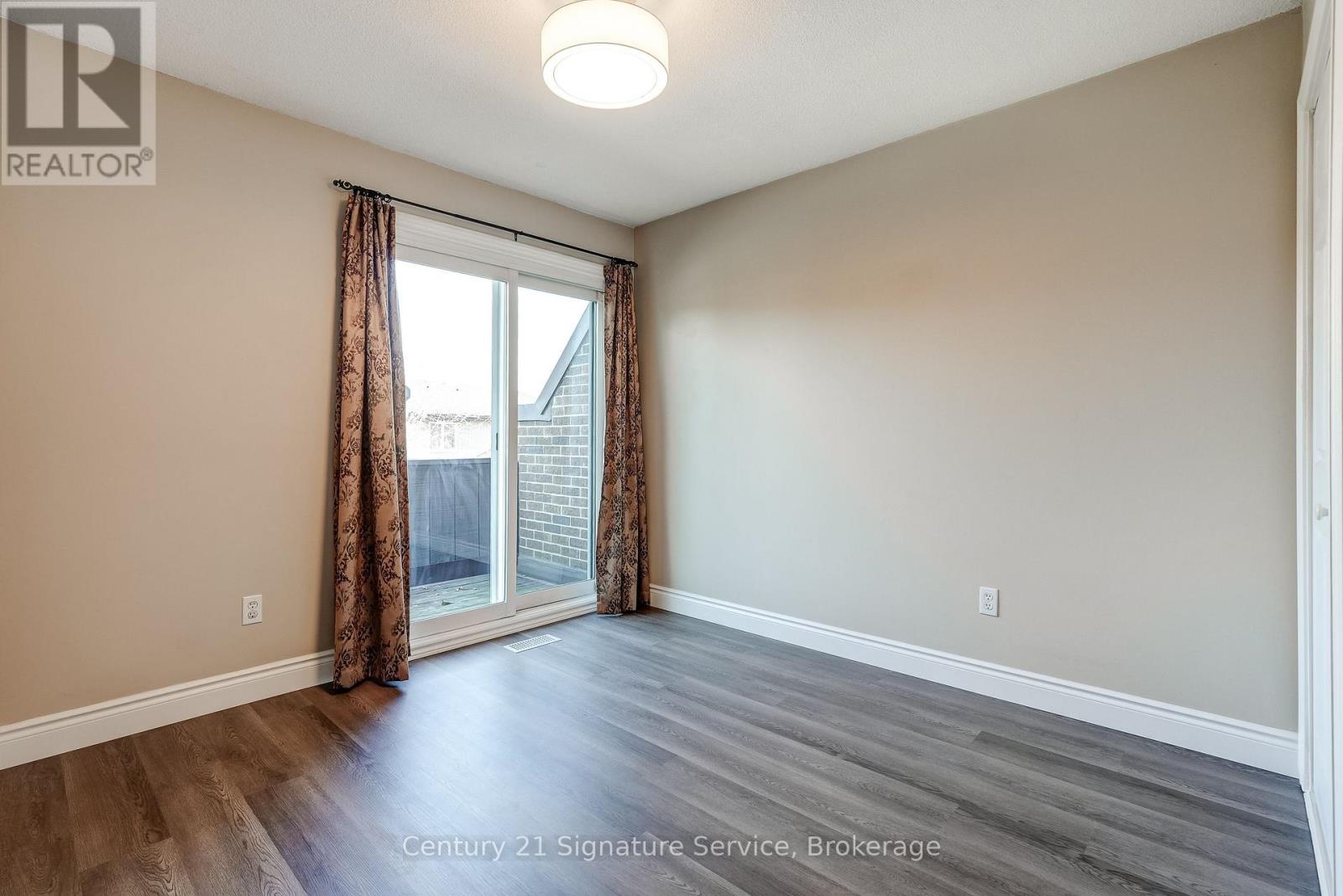 #177 1951 RATHBURN ROAD E - 23