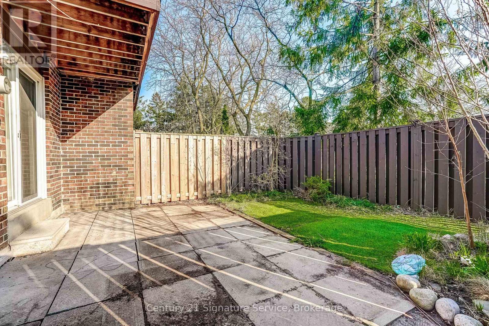 #177 1951 RATHBURN ROAD E - 31