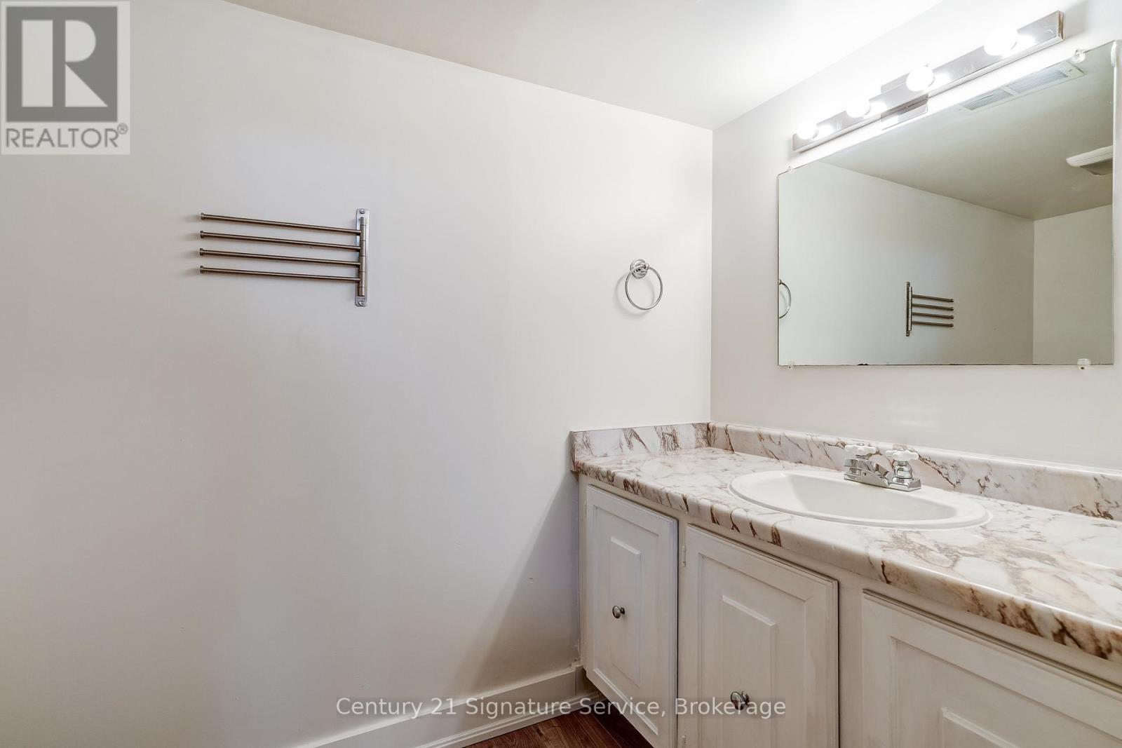 #177 1951 RATHBURN ROAD E - 26