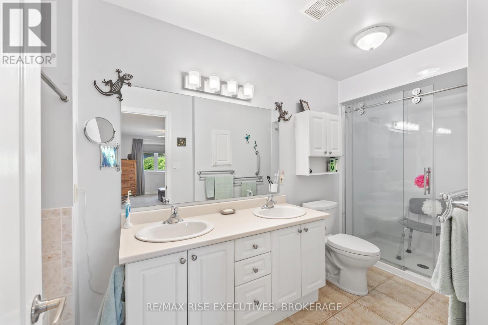 118 SHERIDAN STREET - 33