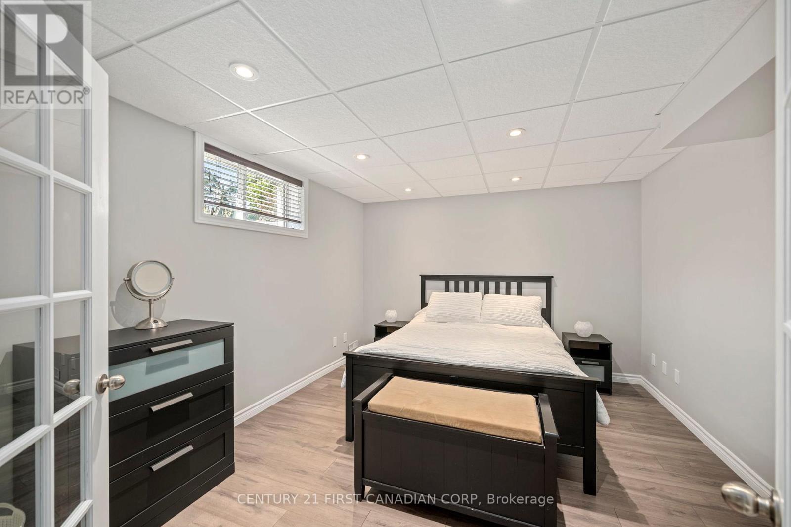 932 CRANBROOK ROAD - 32