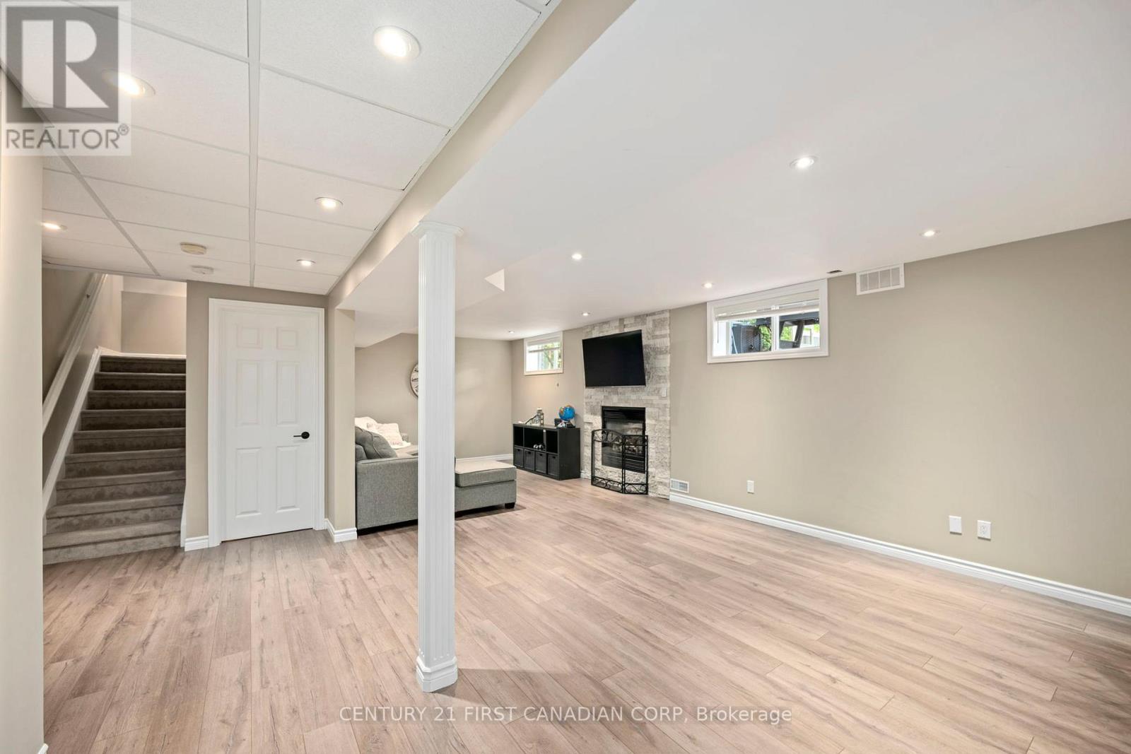 932 CRANBROOK ROAD - 34