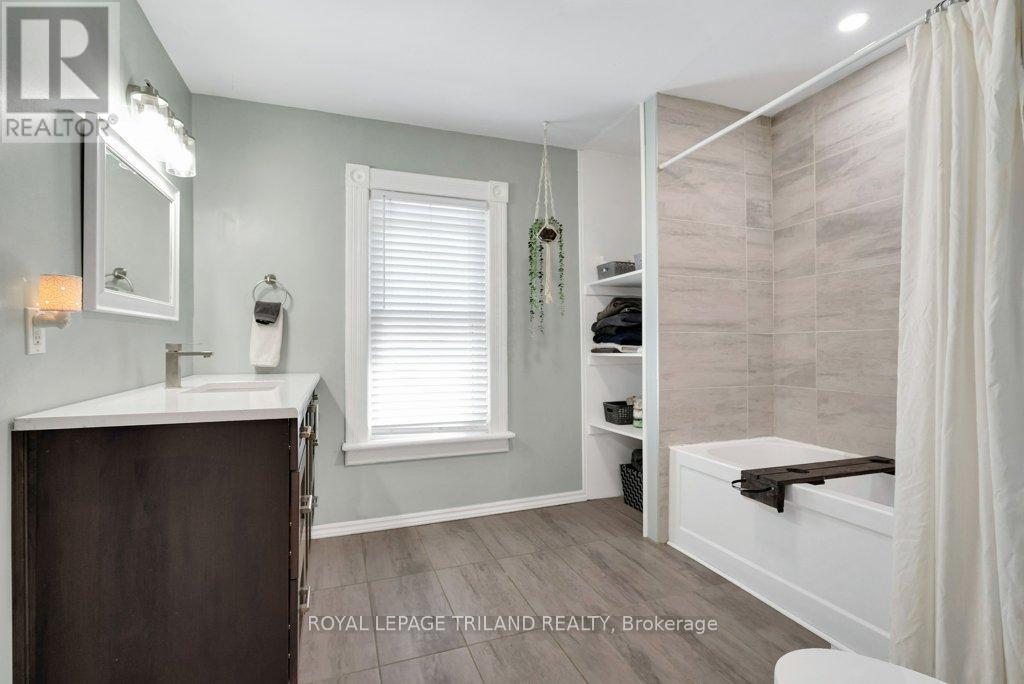 311 WARWICK STREET - 40
