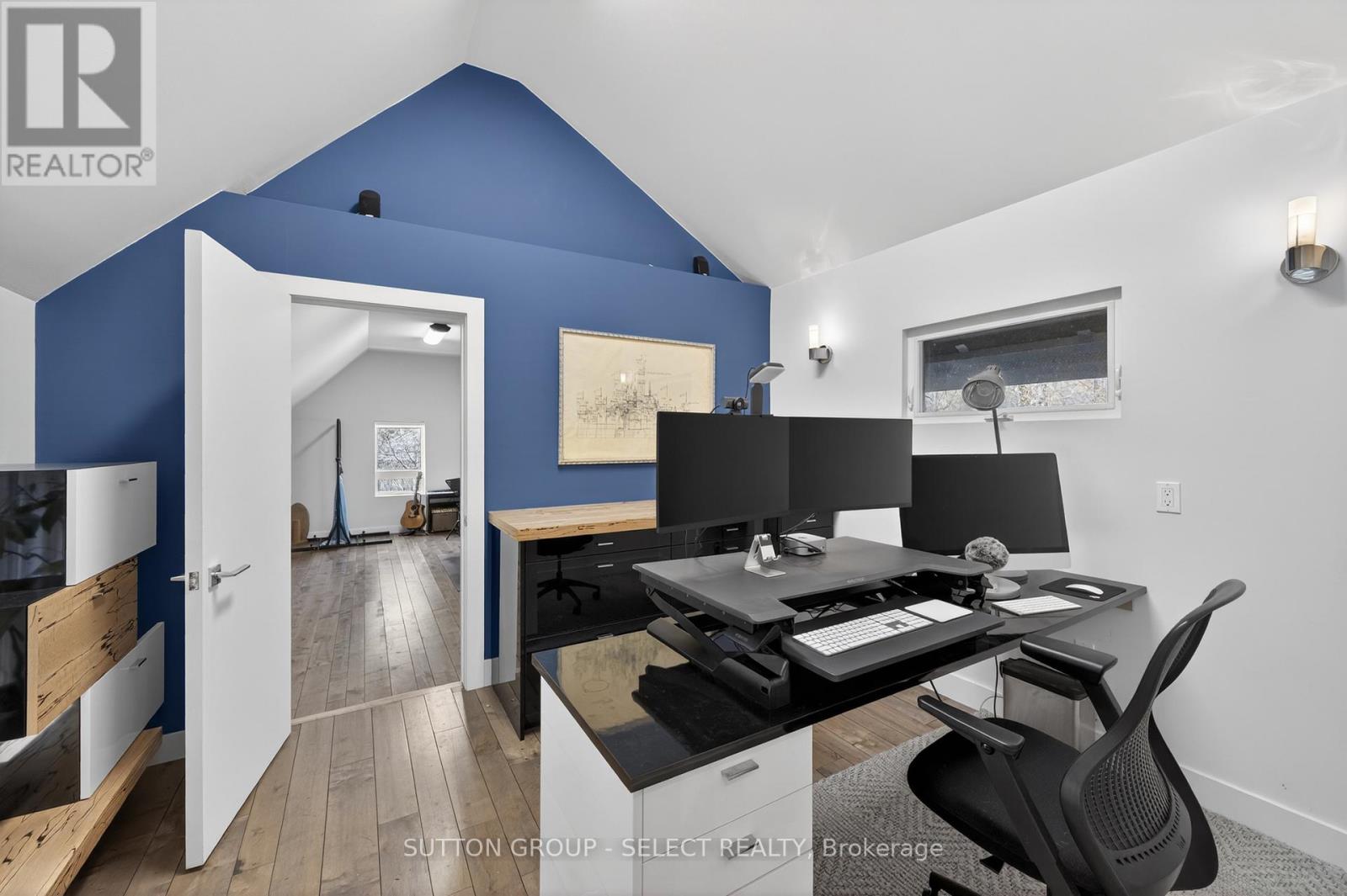 45 BLACKBURN CRESCENT - 25