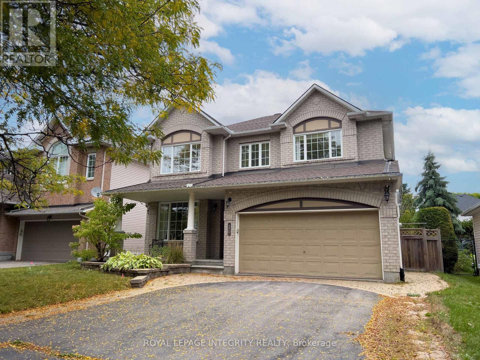 20 Farmfield Cres - Fall season