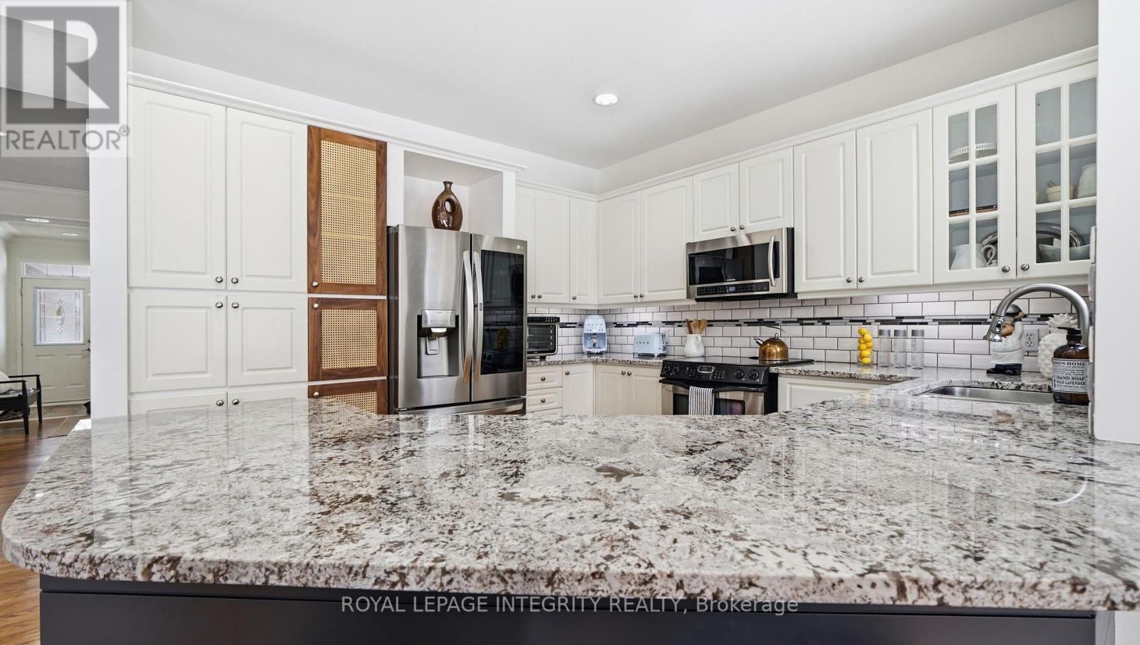 20 FARMFIELD CRESCENT - 17