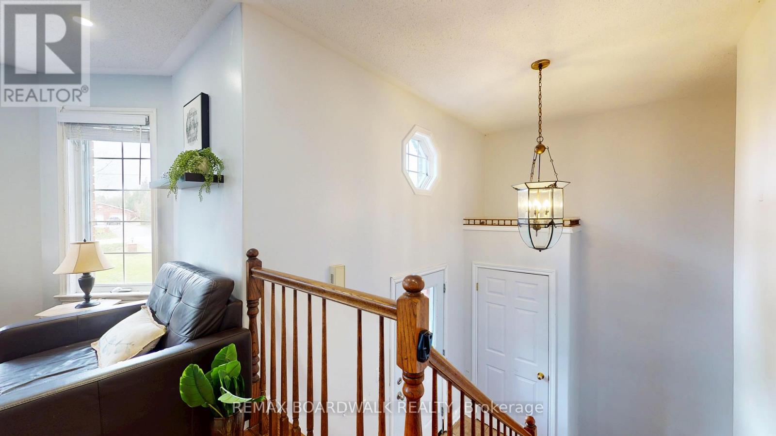 7 MEADOWVIEW DRIVE - 10