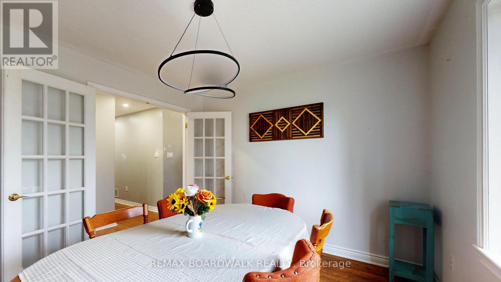 7 MEADOWVIEW DRIVE - 12