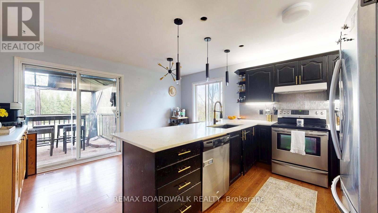 7 MEADOWVIEW DRIVE - 14
