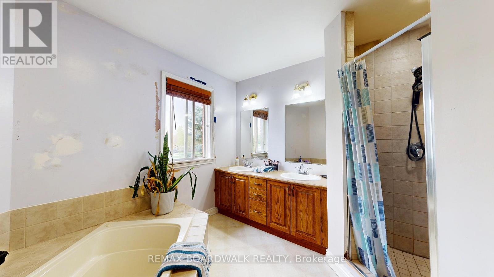 7 MEADOWVIEW DRIVE - 16