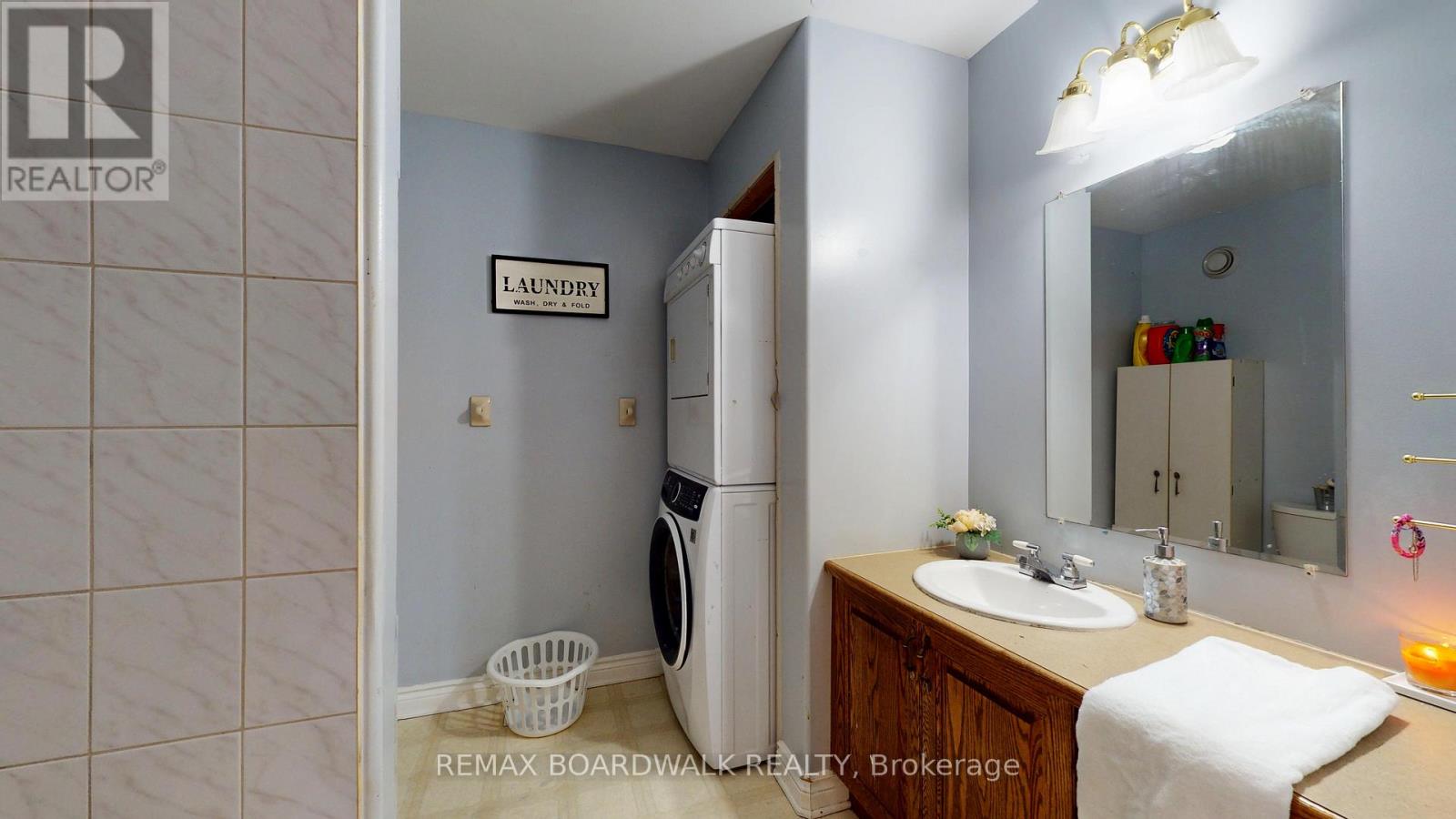 7 MEADOWVIEW DRIVE - 19
