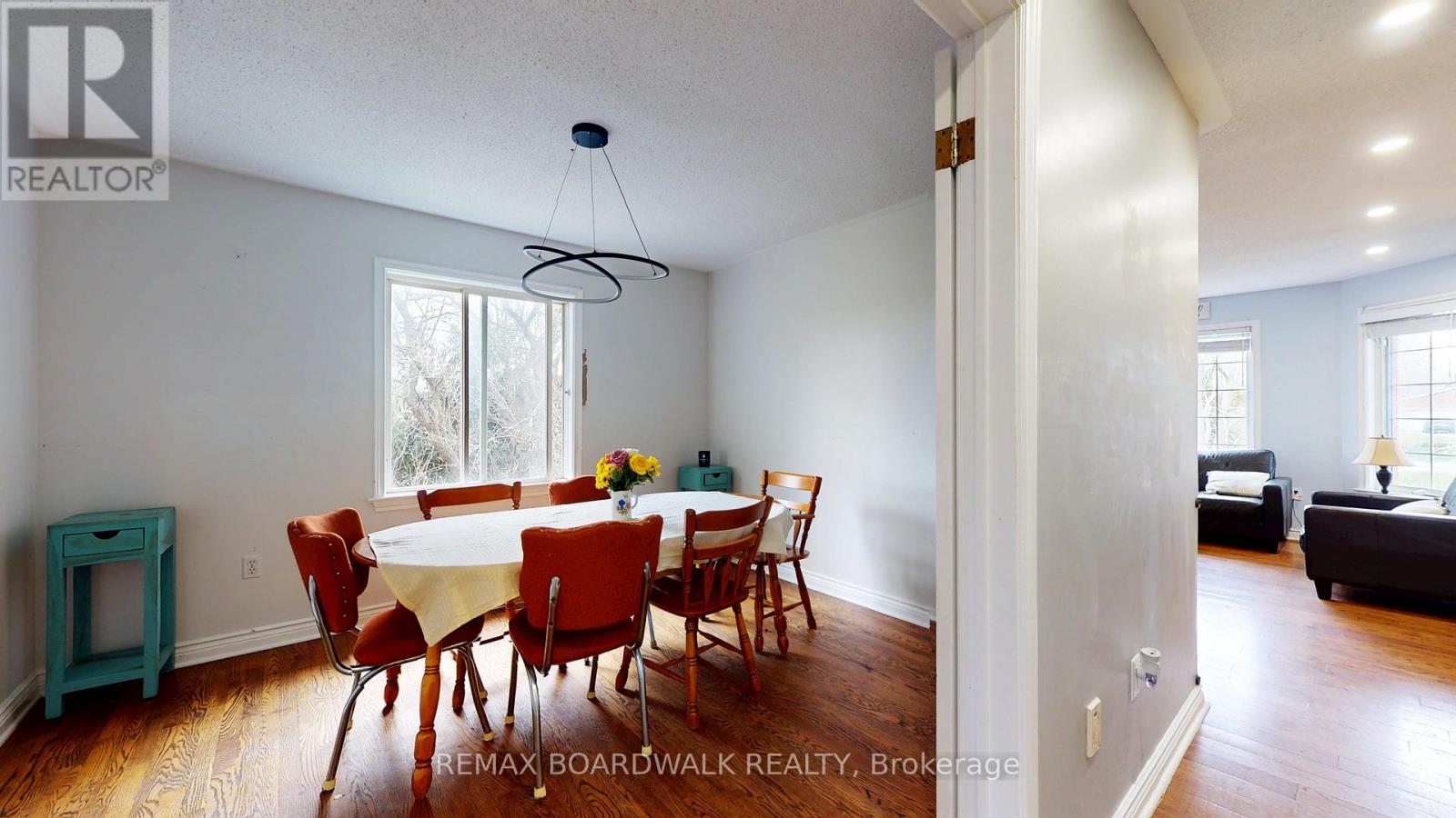7 MEADOWVIEW DRIVE - 21