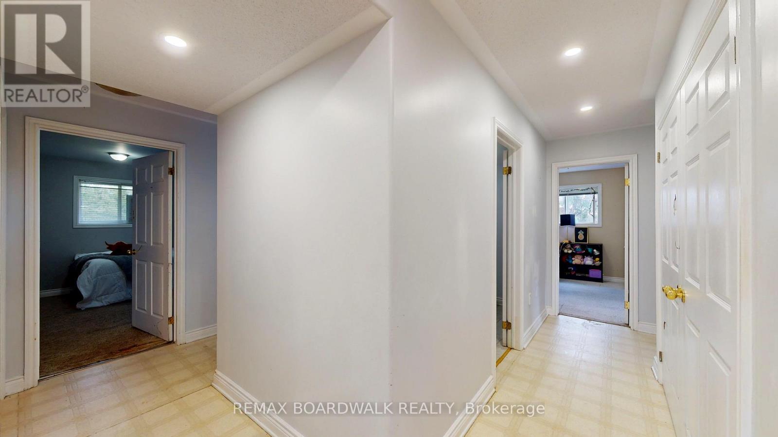 7 MEADOWVIEW DRIVE - 23