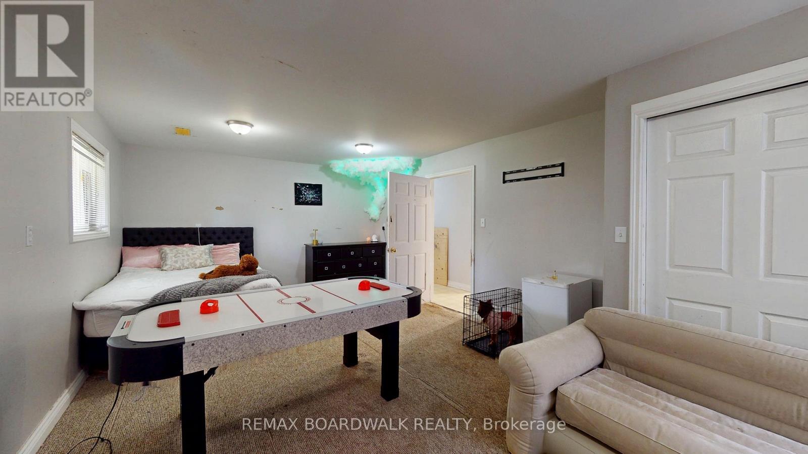 7 MEADOWVIEW DRIVE - 25