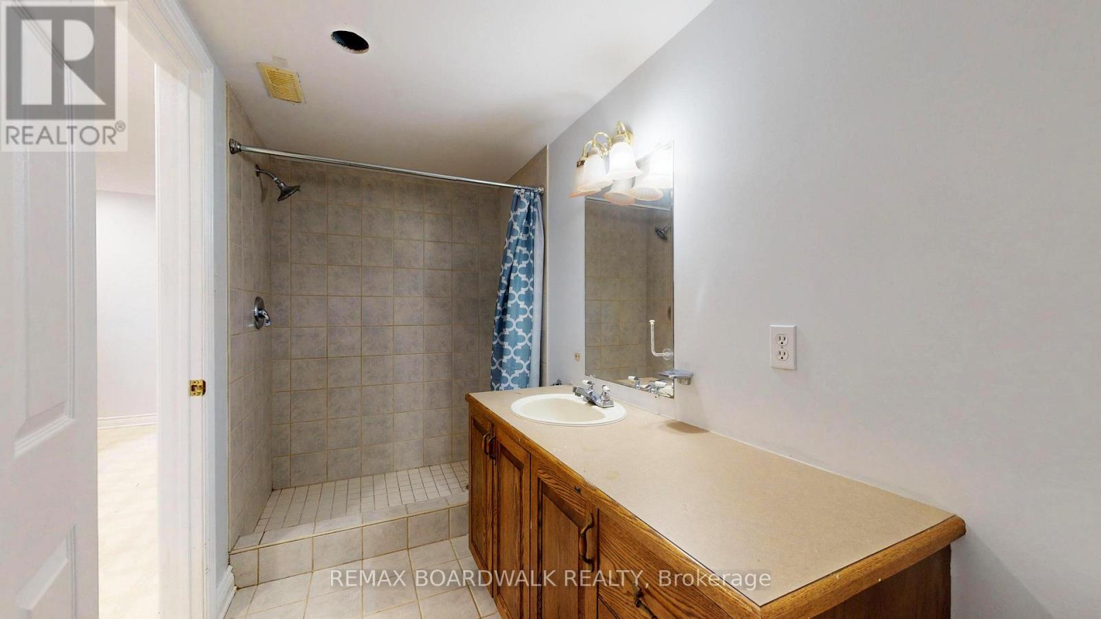 7 MEADOWVIEW DRIVE - 27