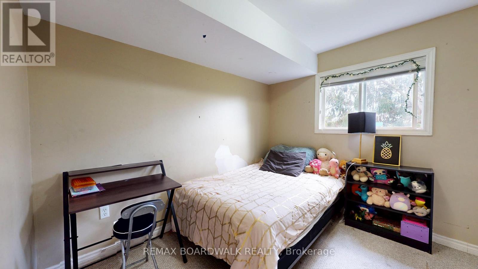 7 MEADOWVIEW DRIVE - 28
