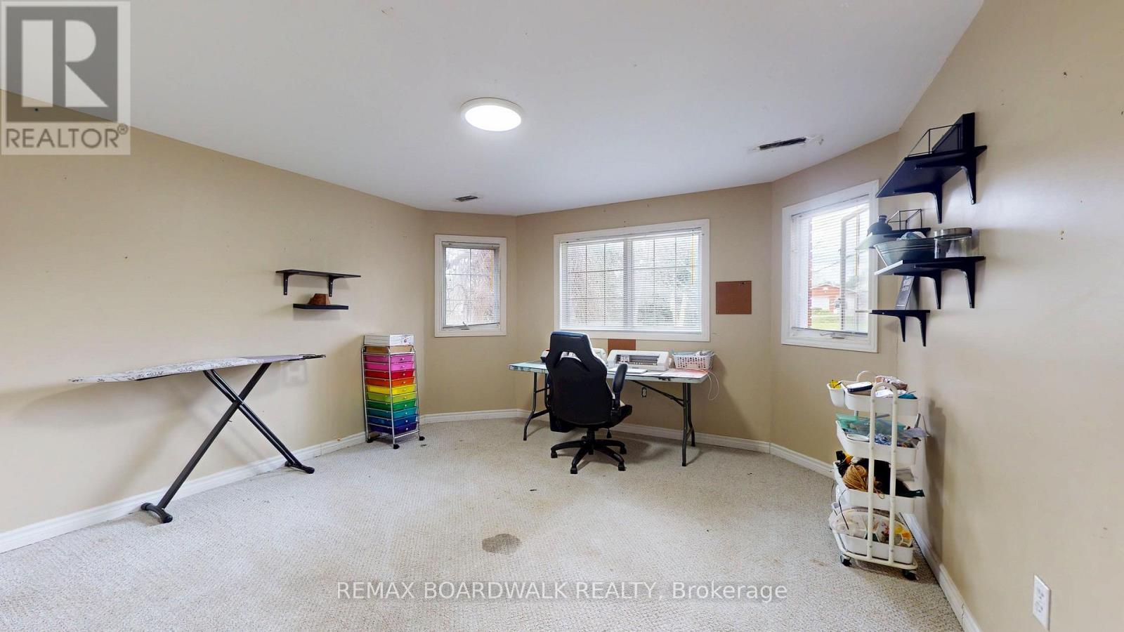 7 MEADOWVIEW DRIVE - 29