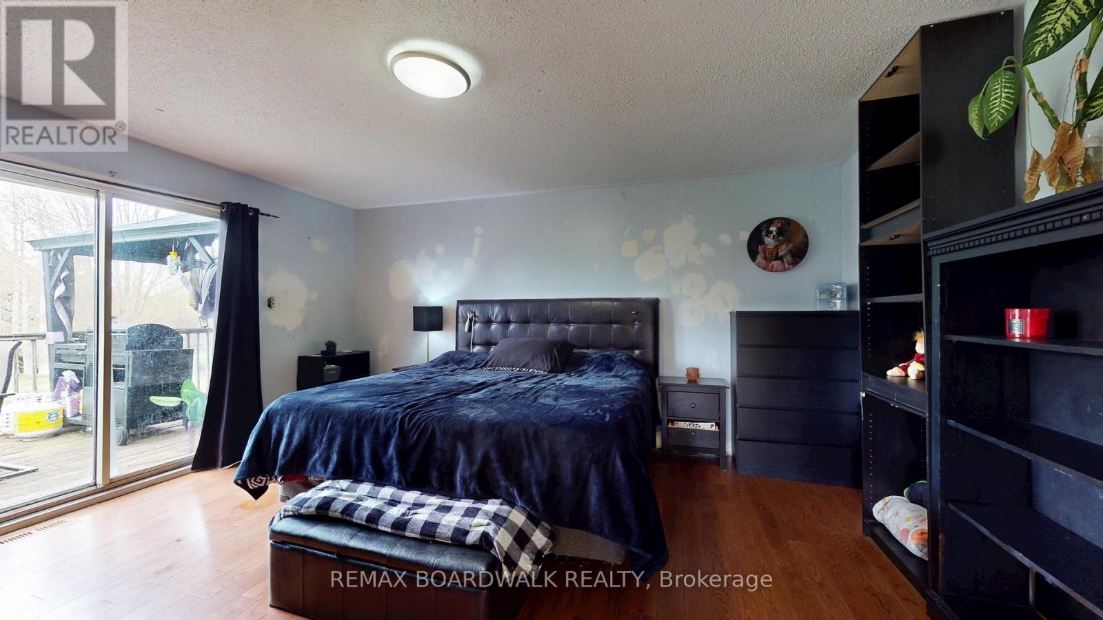 7 MEADOWVIEW DRIVE - 30