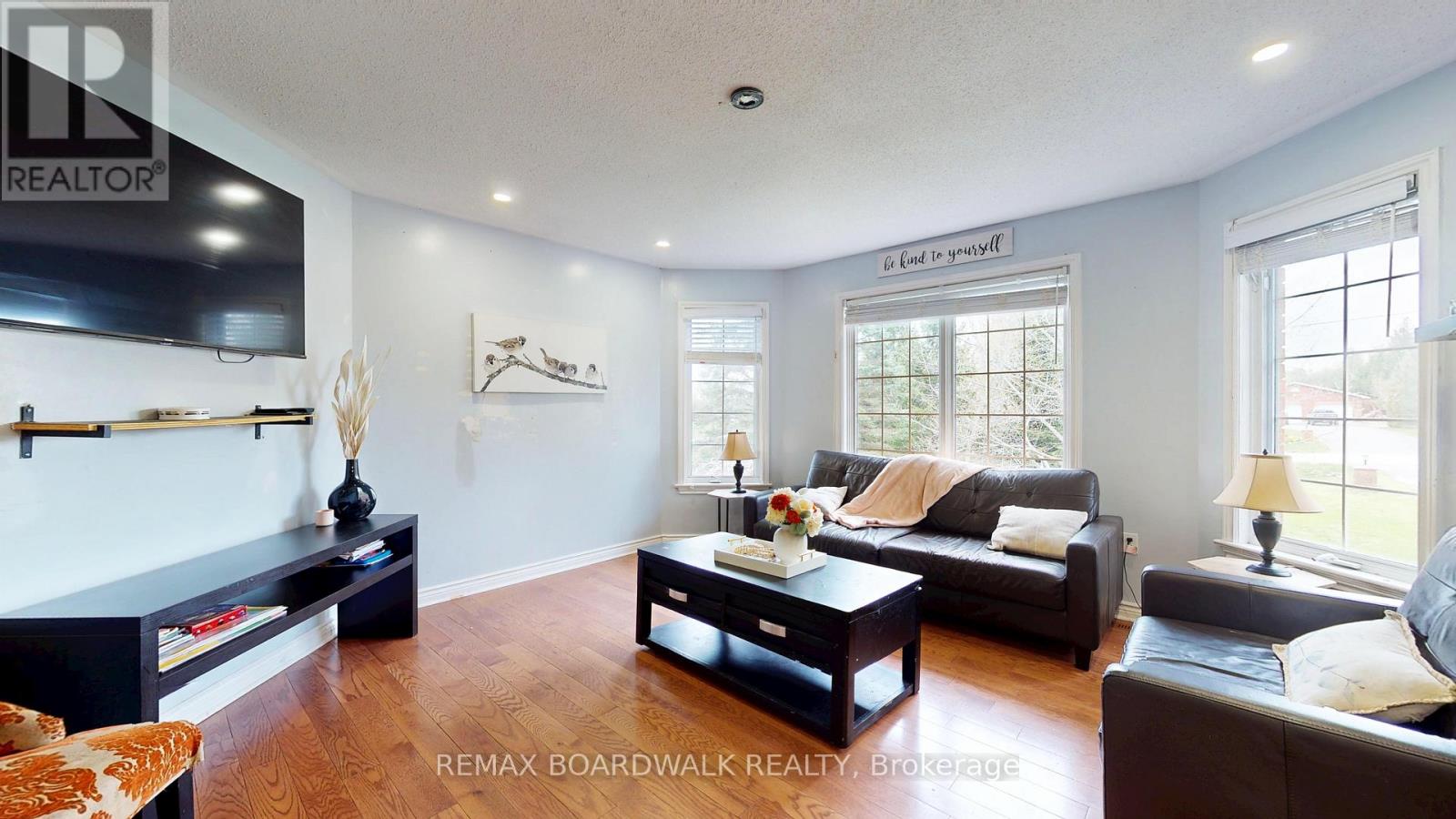 7 MEADOWVIEW DRIVE - 8