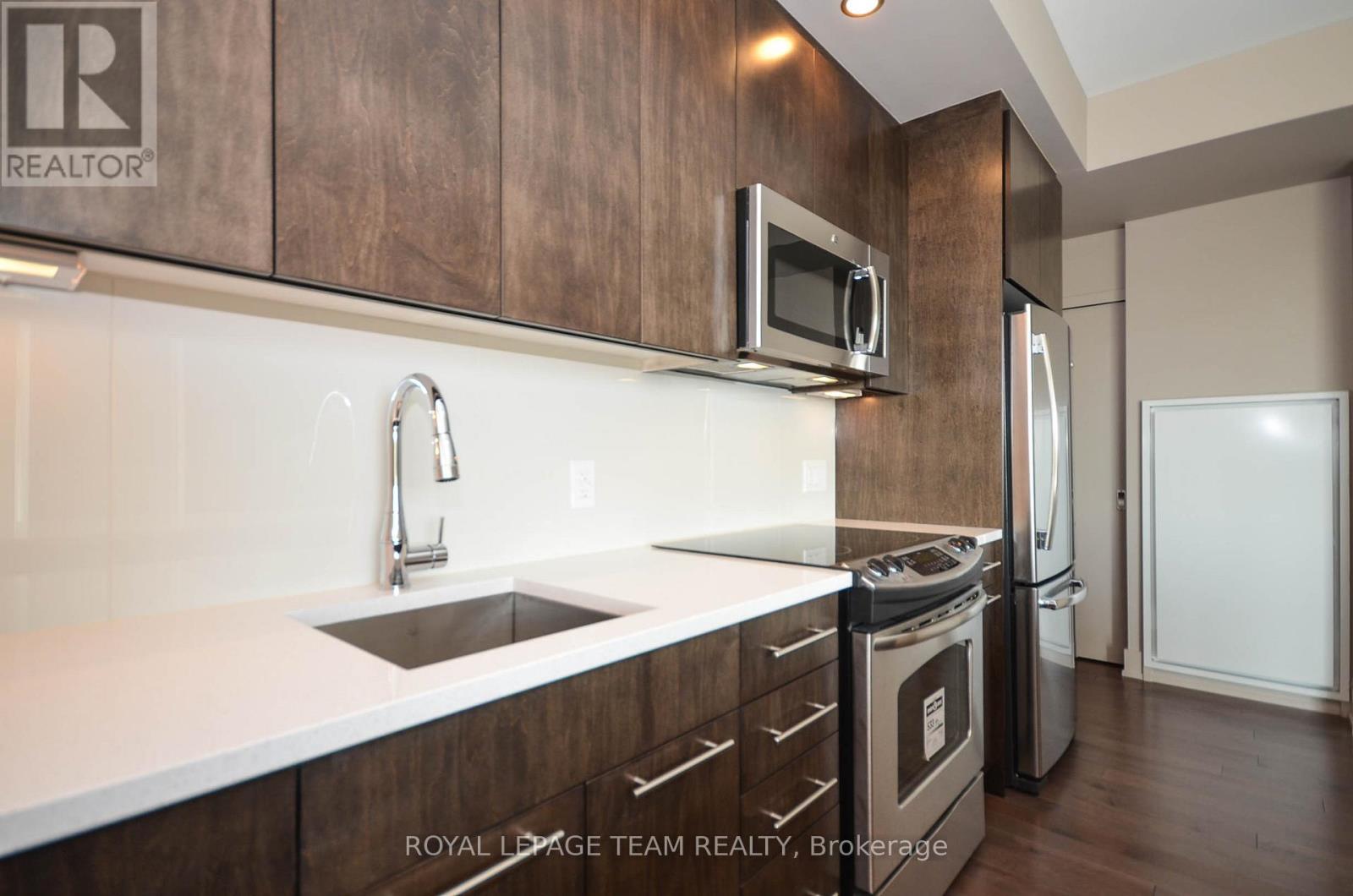 #701 88 RICHMOND ROAD - 12
