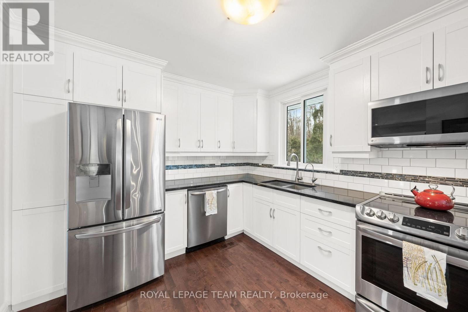 28 MAPLEHILL WAY - 14