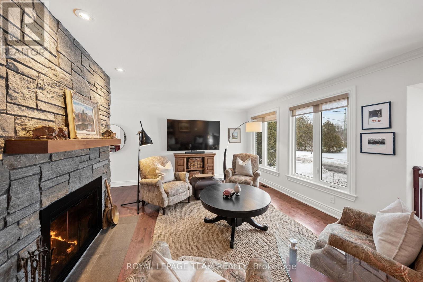 28 MAPLEHILL WAY - 7