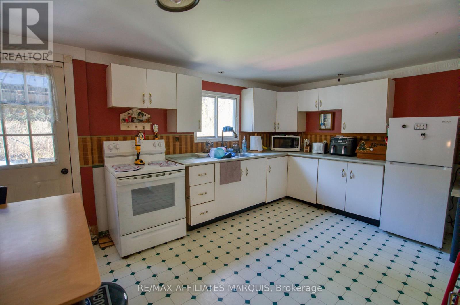 641 HARPER ROAD - 8