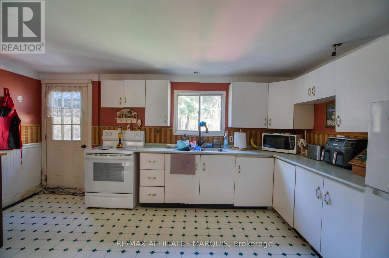 641 HARPER ROAD - 9