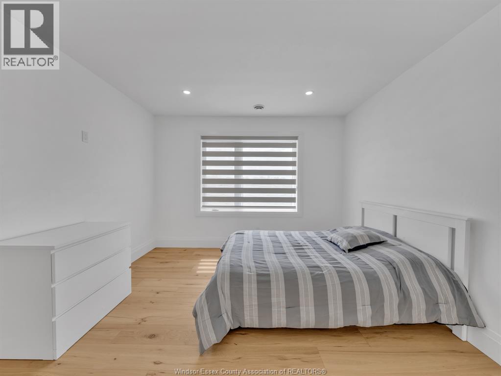 3684 SUTTON AVENUE - 25