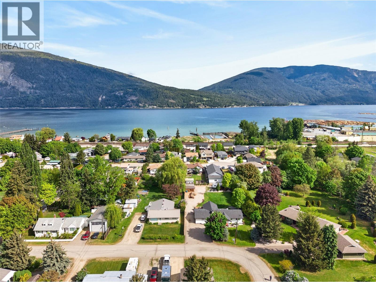  5421 71 Avenue Northeast, Salmon Arm